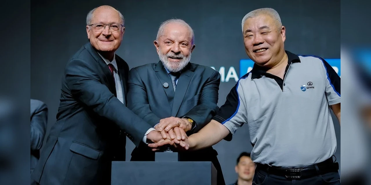 Lula defende relação comercial com China, durante inauguração de montadora