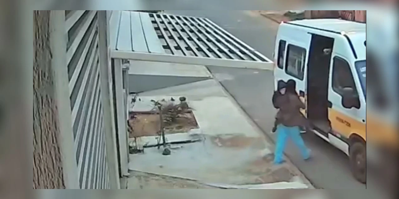 Criança é esquecida por motorista em van escolar e encontrada sozinha em rua de Castro