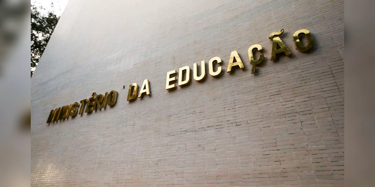 MEC lança curso para professores do ensino médio público; saiba como se cadastrar
