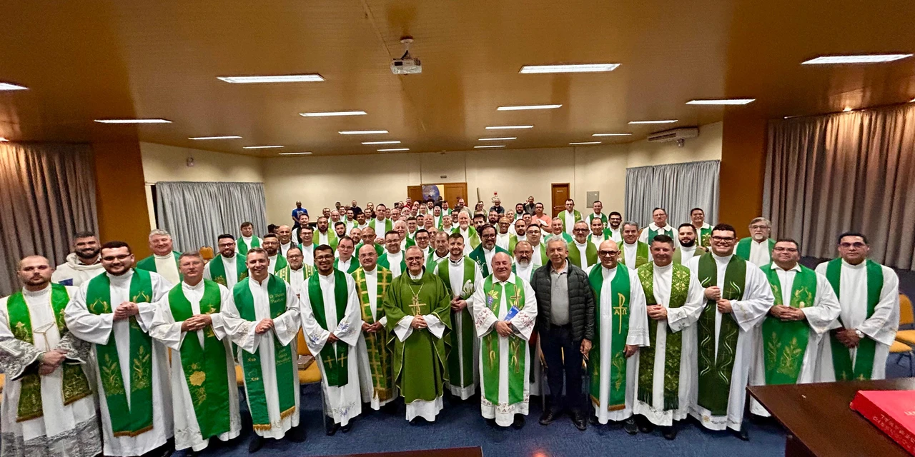 Encontro Regional de Presbíteros reúne mais de 100 padres em PG