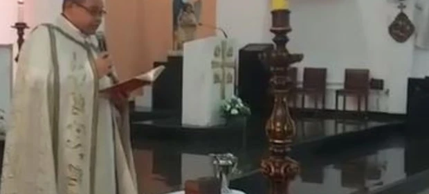 Batizado termina em denúncia após padre evitar dizer nome da criança; veja