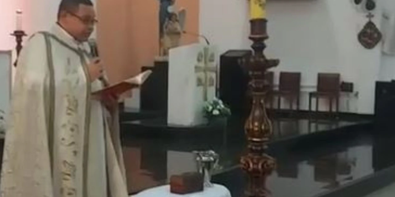 Batizado termina em denúncia após padre evitar dizer nome da criança; veja