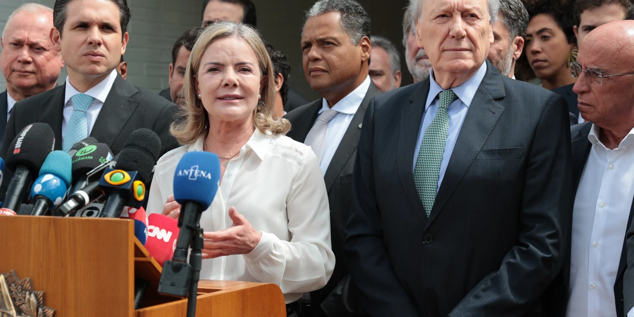 Gleisi Hoffmann destaca atuação em Brasília e reforça laços com o Paraná