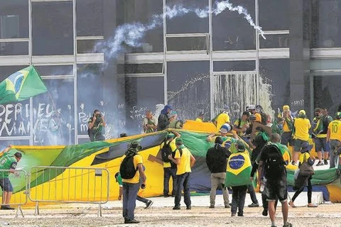 Artigo: 'Os crimes de Bolsonaro: a disputa de narrativa se faz necessária', por Oliveiros Marques