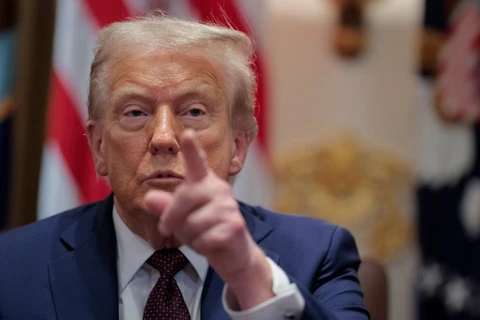 Trump diz que EUA atirou em navio da Venezuela que transportava drogas