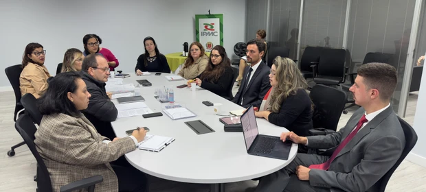 Prefeitura de Curitiba recebe Sindicato do Magistério para reunião sobre alimentação escolar