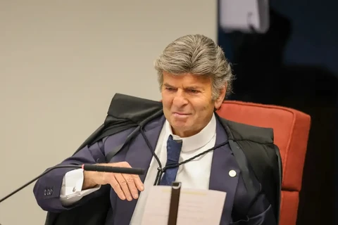 Fux cita incompetência do STF para julgar ação contra Bolsonaro