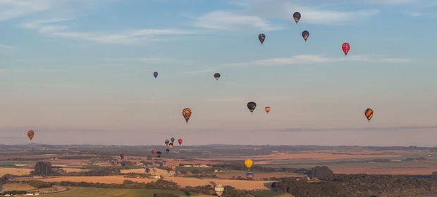 Copa de Balonismo movimenta último dia do Festival da Primavera em Castro; veja fotos