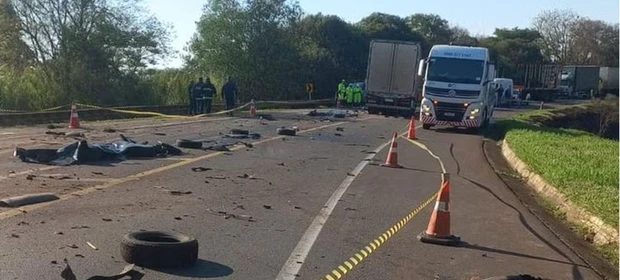 Caminhoneiro morre em colisão frontal na BR-277
