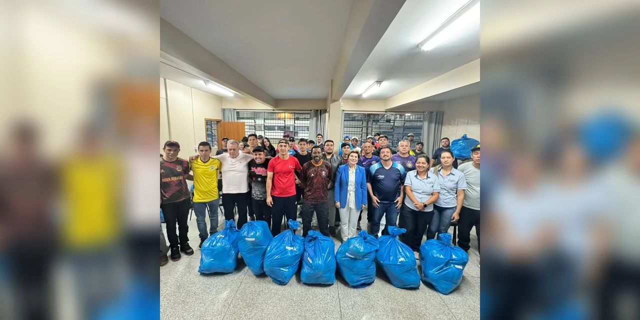 Secretaria de Esportes de Ponta Grossa entrega materiais esportivos para 19 equipes