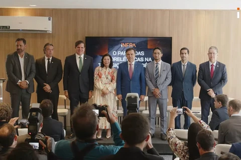 Diretor financeiro executivo da Itaipu participa de debate sobre papel das hidrelétricas na transição energética