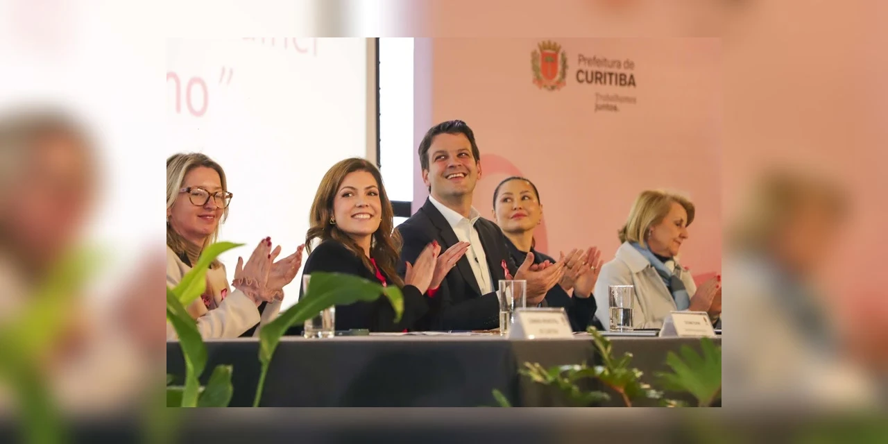Outubro Rosa: Eduardo Pimentel e Paula Mocellin abrem a campanha em Curitiba e incentivam as mulheres a se cuidarem
