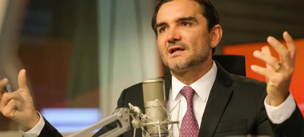 Celso Sabino entrega carta de demissão do Ministério do Turismo