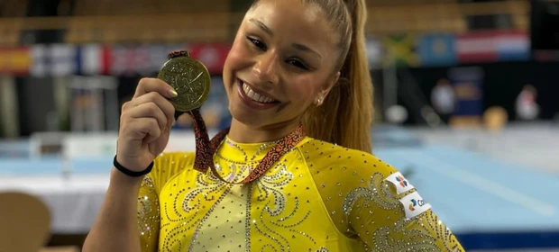 Flávia Saraiva conquista ouro na trave de equilíbrio da Copa do Mundo de Ginástica