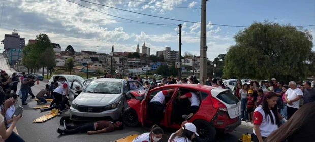 Simulação de acidente mobiliza equipes de saúde em Castro