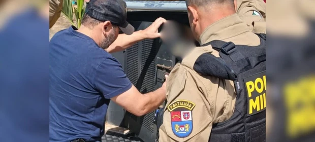 Operação policial prende trio por roubo com agressão a idoso