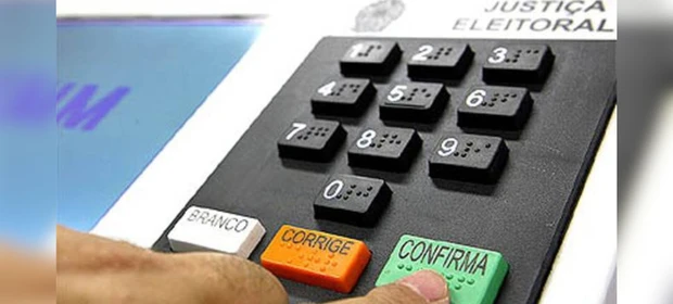 Comissão amplia fundo eleitoral para R$ 4,9 bilhões com cortes em investimentos essenciais