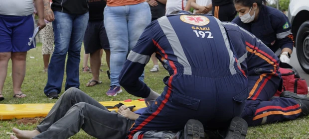 Menino de 6 anos é atropelado por van escolar no Jardim Panamá em Ponta Grossa