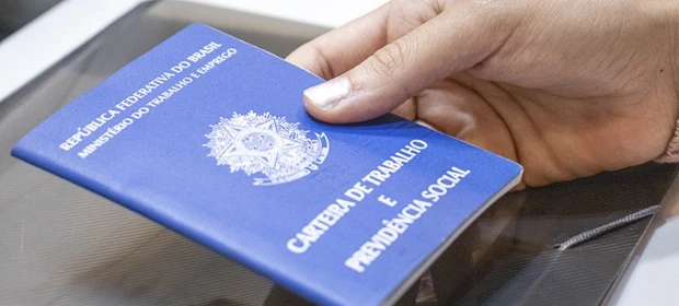 Setores industriais mantêm saldo positivo de empregos no Paraná