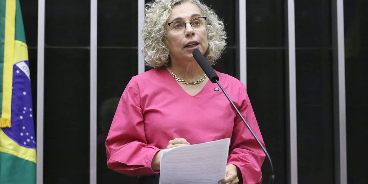 Outubro Rosa: Ana Paula Lima destaca ampliação do acesso à mamografia para mulheres a partir dos 40 anos
