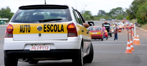 Lula aprova fim da obrigatoriedade da autoescola para tirar CNH; o que pode mudar?