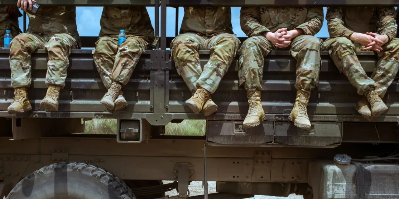 Estados Unidos decreta demissão de militares 'gordos' conforme ordem de Trump