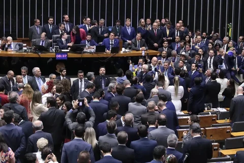 Câmara aprova projeto que isenta Imposto de Renda de quem ganha até R$5 mil por mês