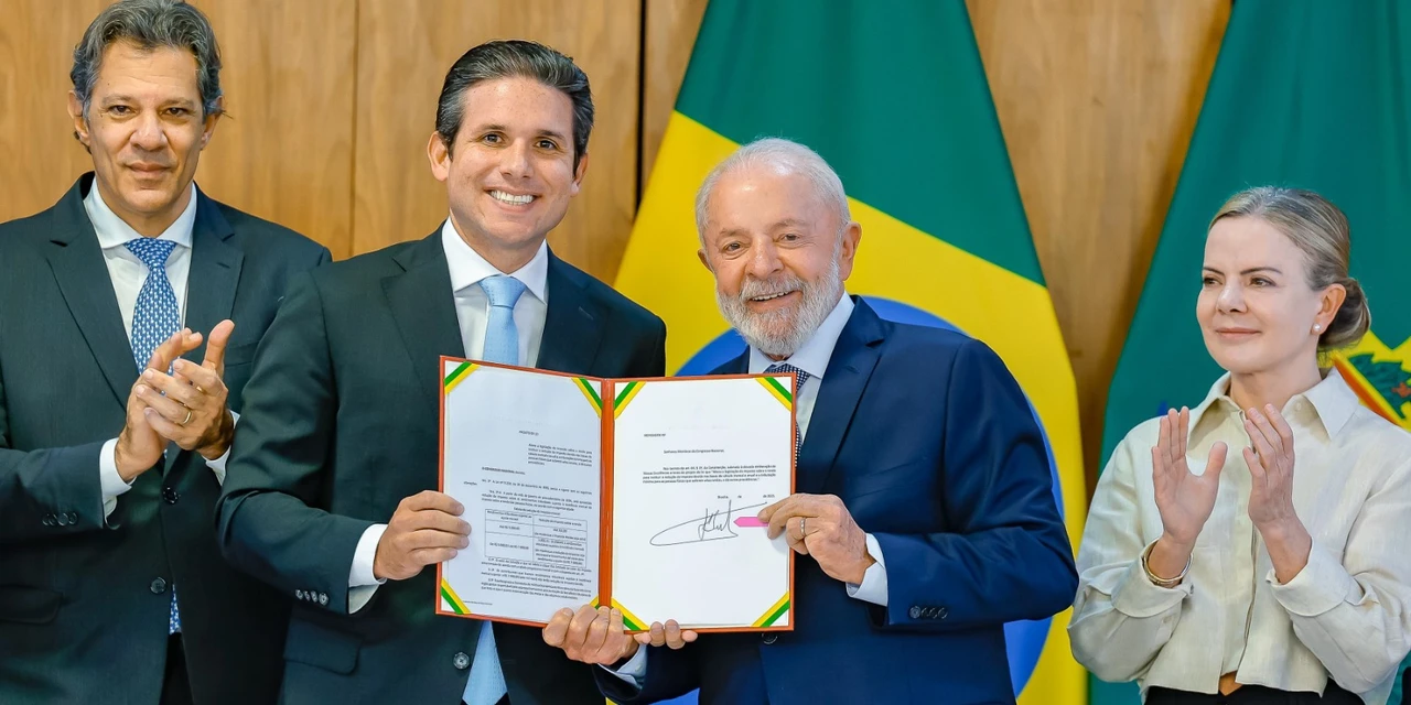 “É uma vitória do povo trabalhador brasileiro”, afirma Gleisi após aprovação da isenção de IR para salários de até R$ 5 mil