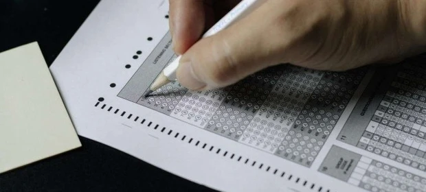 Universidade no PR abre teste seletivo com salários de até R$ 7,6 mil; veja como participar