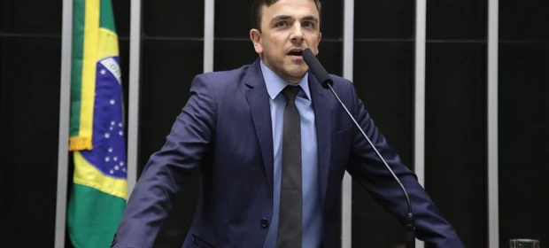 Aliel Machado vota a favor da isenção do Imposto de Renda, que irá beneficiar milhões de brasileiros