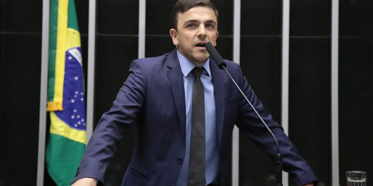 Aliel Machado vota a favor da isenção do Imposto de Renda, que irá beneficiar milhões de brasileiros