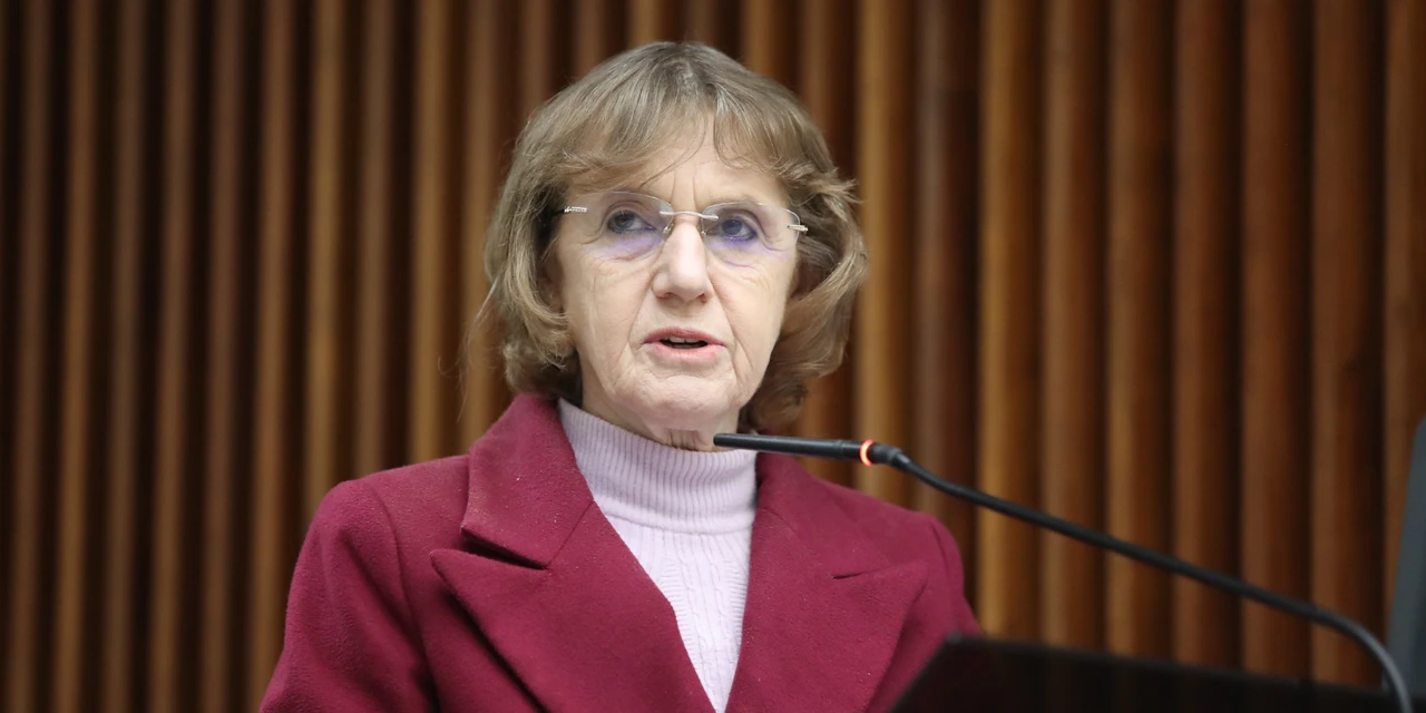 Luciana Rafagnin propõe ampliação do Programa Leite das Crianças para enfrentar crise no setor leiteiro