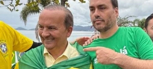 Jorginho Mello confirma Carlos Bolsonaro, vereador do RJ, como candidato ao Senado por Santa Catarina