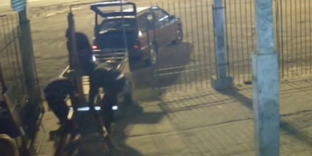 Vídeo: Ladrões furtam carreta e 'girafa hidráulica' de oficina em Ponta Grossa