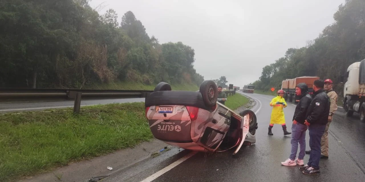 Motorista fica ferido após capotar veículo na PR-151