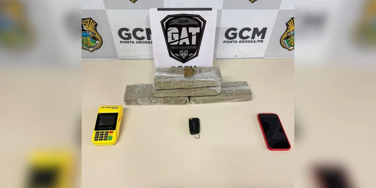 Delivery de maconha é flagrado pela GM em Oficinas; dupla foi presa