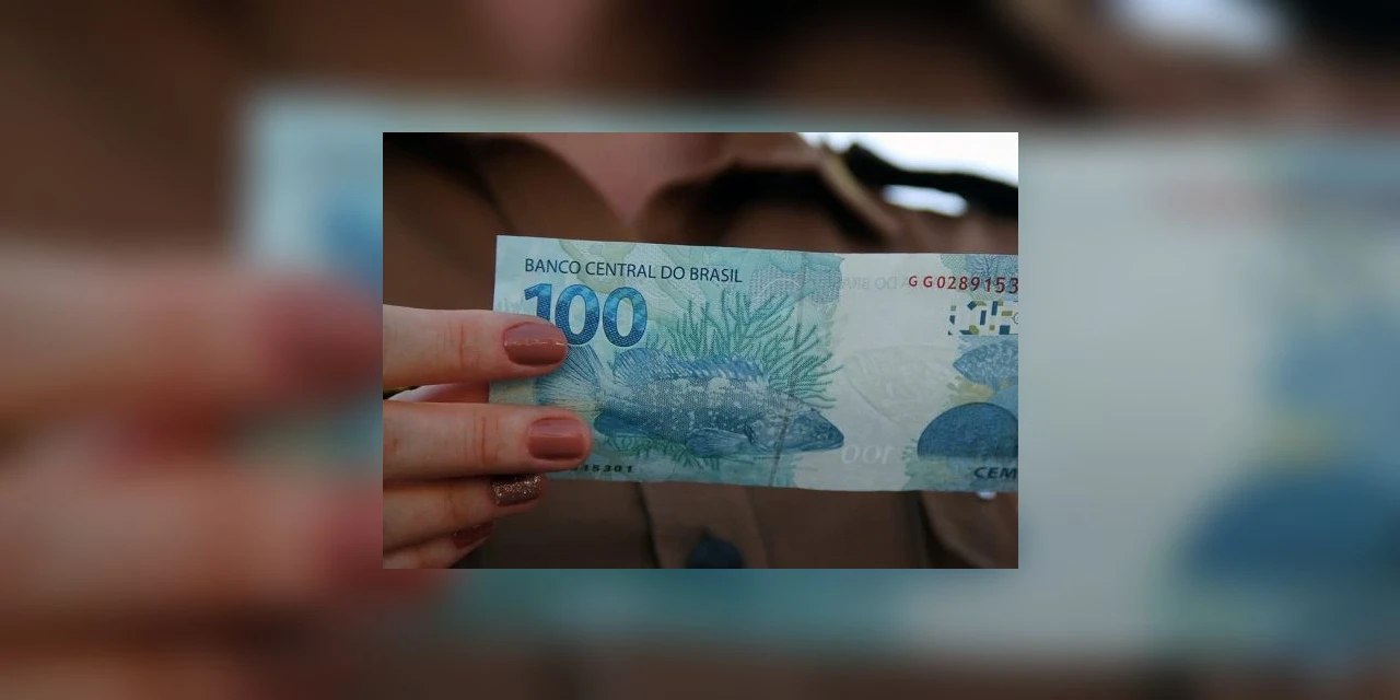 Motorista de aplicativo recebe nota de R$100 falsa após 'corrida' e Polícia Militar é acionada na região