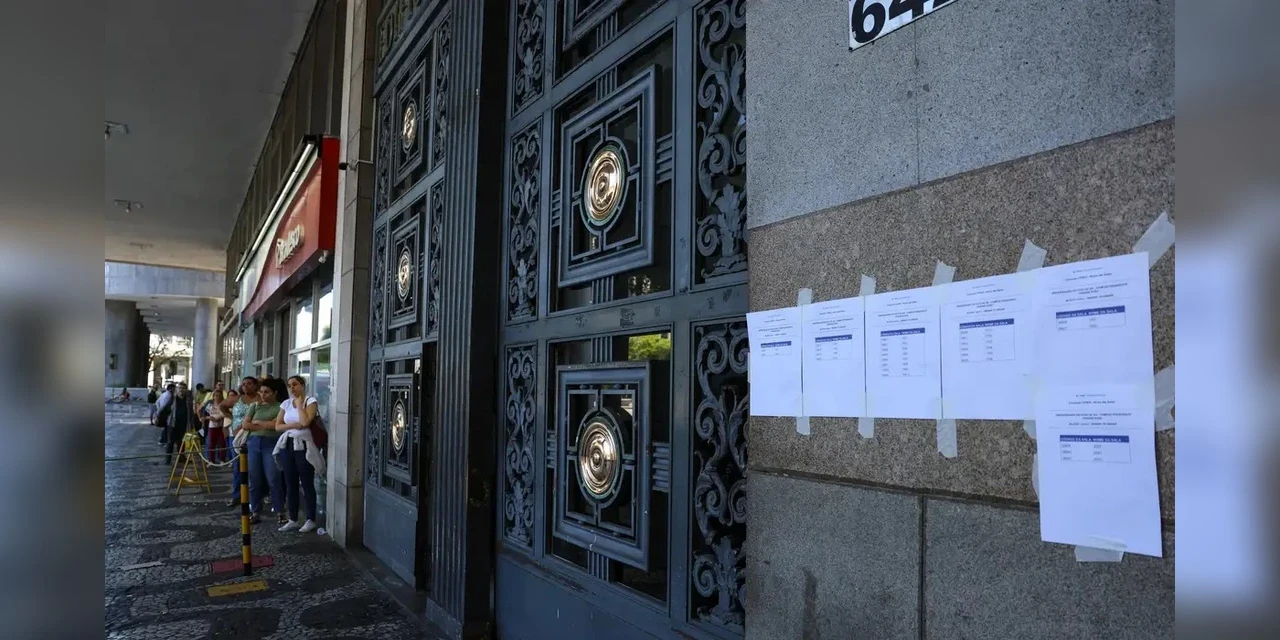 Portões nos locais de prova do CNU 2025 são fechados