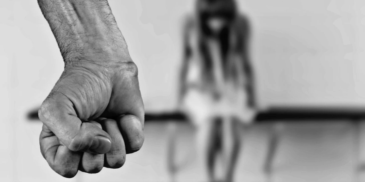 Missionário é preso por abusar a filha adolescente na frente de outra criança