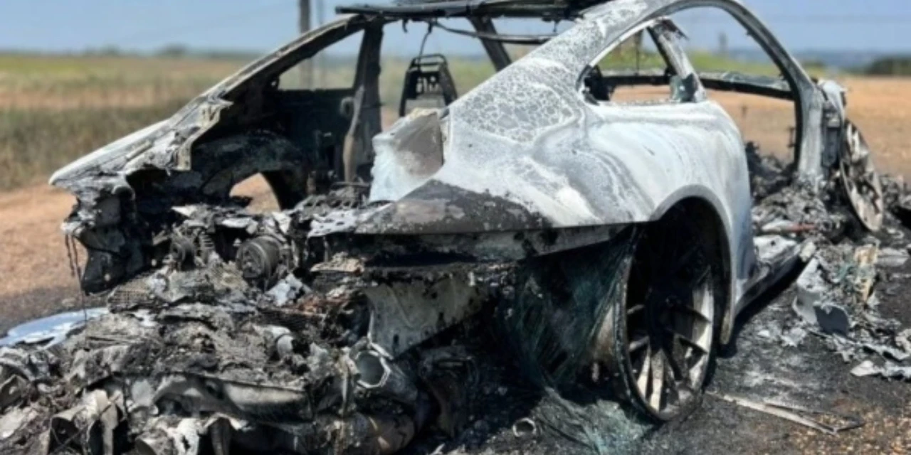 Vídeo desmascara versão de sequestro e flagra dono de Porsche incendiando próprio carro no PR