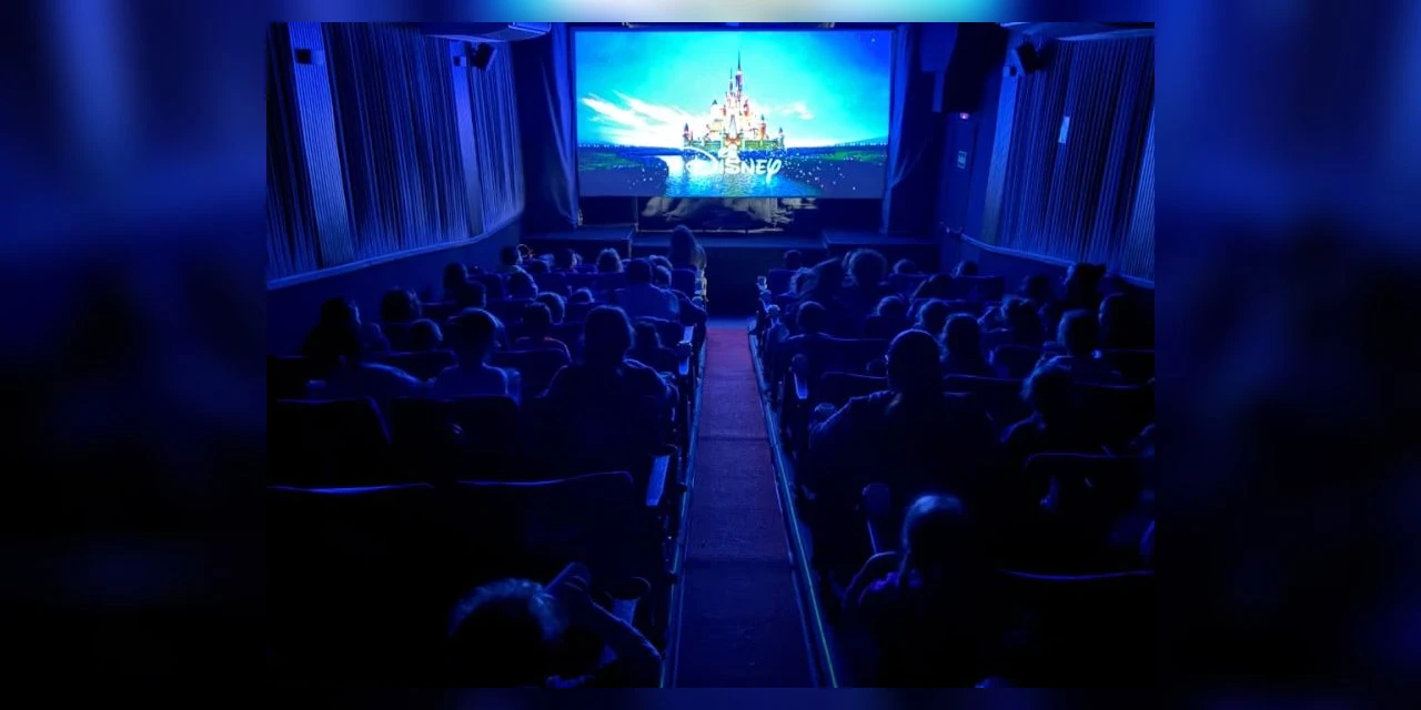 Municípios da região recebem cinema itinerante gratuito; confira