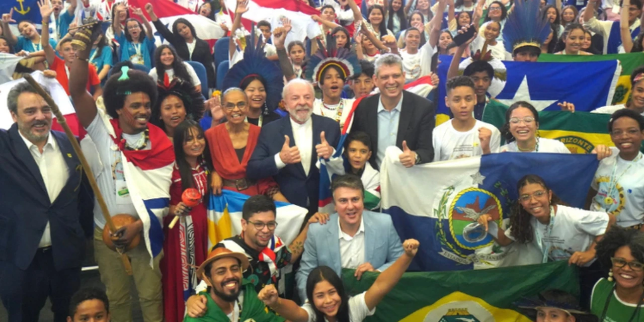 Estudantes entregam a Lula carta-compromisso por um Brasil mais sustentável
