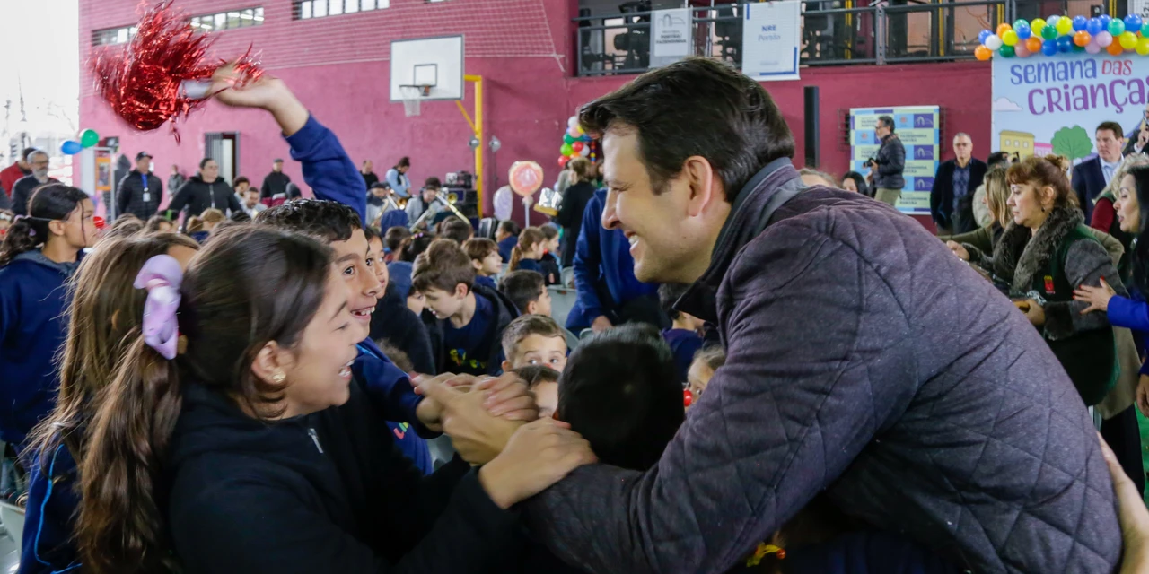 Prefeito abre a Semana das Crianças com festa para mais de 400 estudantes no Fazendinha