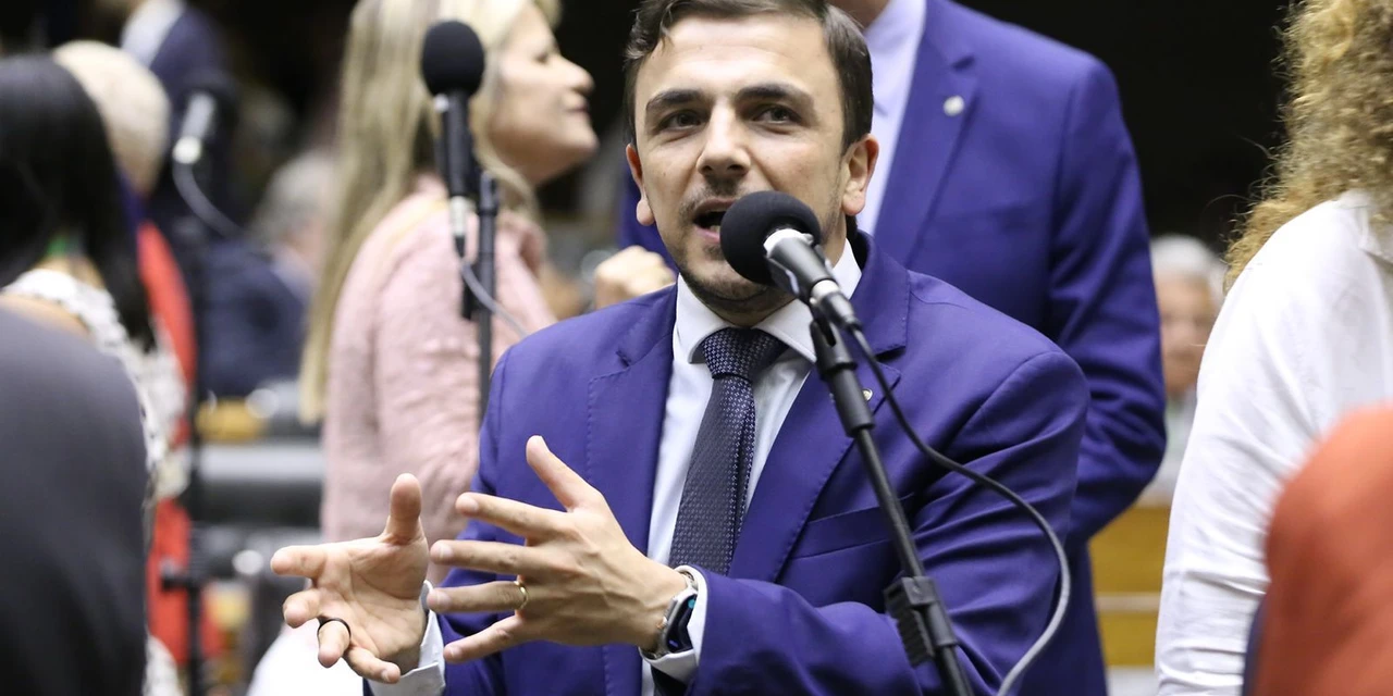 Deputado Aliel Machado critica queda da MP que previa a taxação das ‘bets’, bancos e bilionários