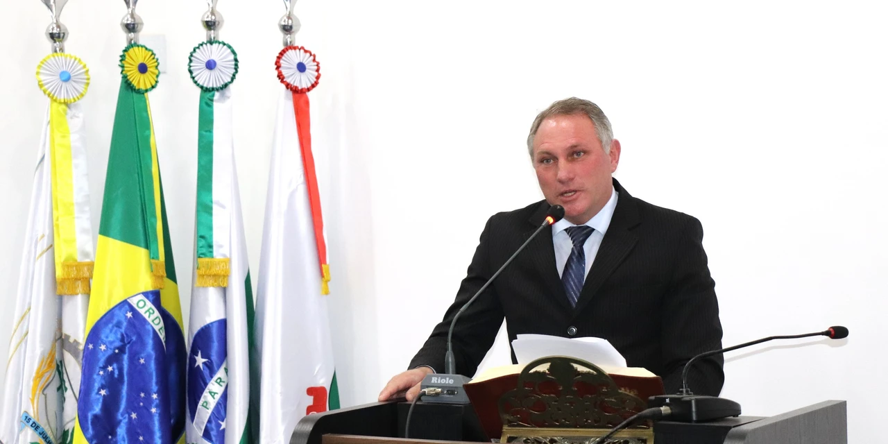 Ex-vereador de Irati acusado de crimes sexuais contra adolescentes se apresenta à polícia