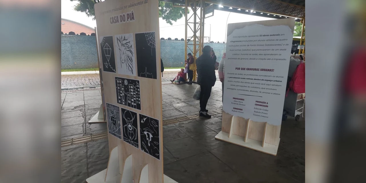 Terminais de ônibus de PG recebem exposição de xilogravuras