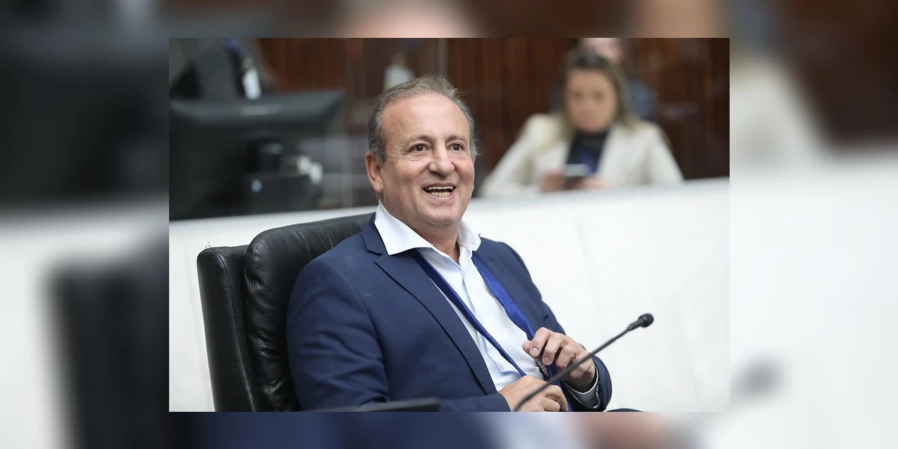 Jaguariaíva entraga título de Cidadão Honorário à Moacyr Fadel