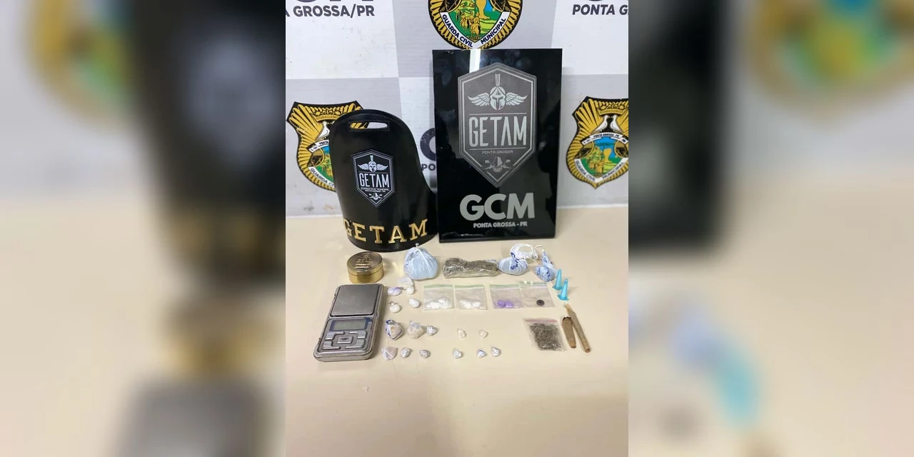 Rapaz escapa de abordagem da GCM, mas deixa sacola com entorpecentes para trás