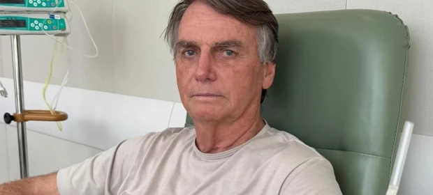 Bolsonaro tem nova crise de soluço e pede auxílio médico