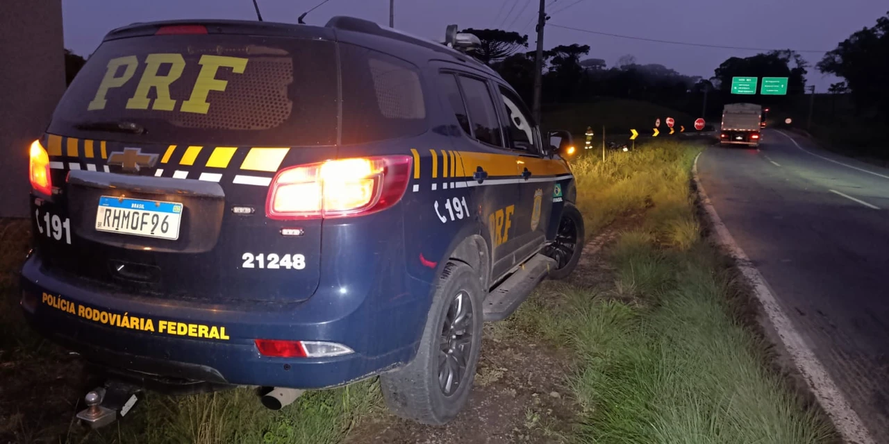 Motociclista sofre queda e é socorrido na Avenida Souza Naves em Ponta Grossa